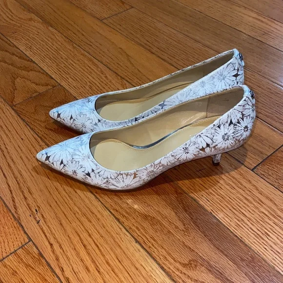 🔥🔥🔥NEW Michael Kors Floral Pumps Heels - Picture 2 of 7